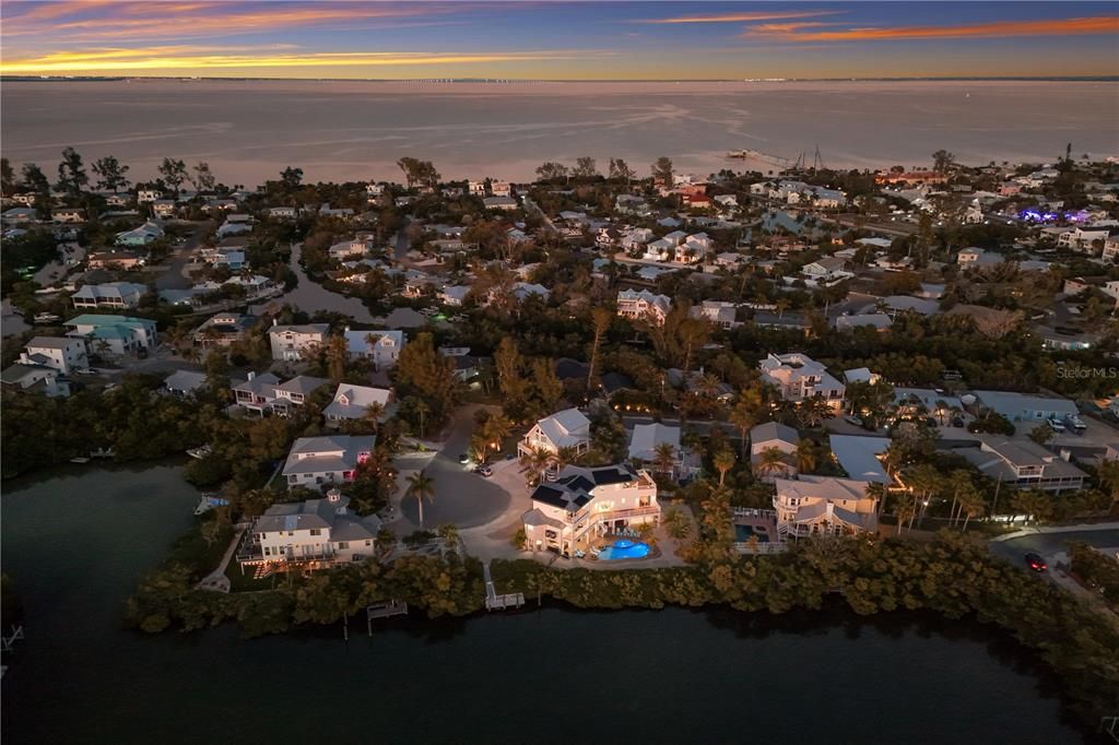 En Venta: $3,995,000 (4 camas, 3 baños, 3755 Pies cuadrados)