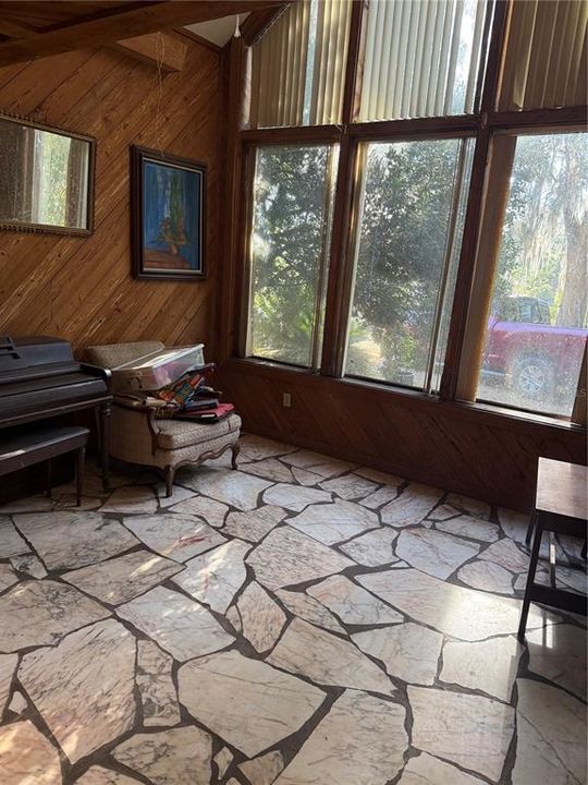Activo con contrato: $199,900 (4 camas, 3 baños, 2593 Pies cuadrados)