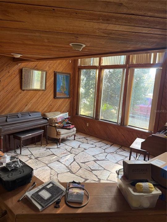 Activo con contrato: $199,900 (4 camas, 3 baños, 2593 Pies cuadrados)