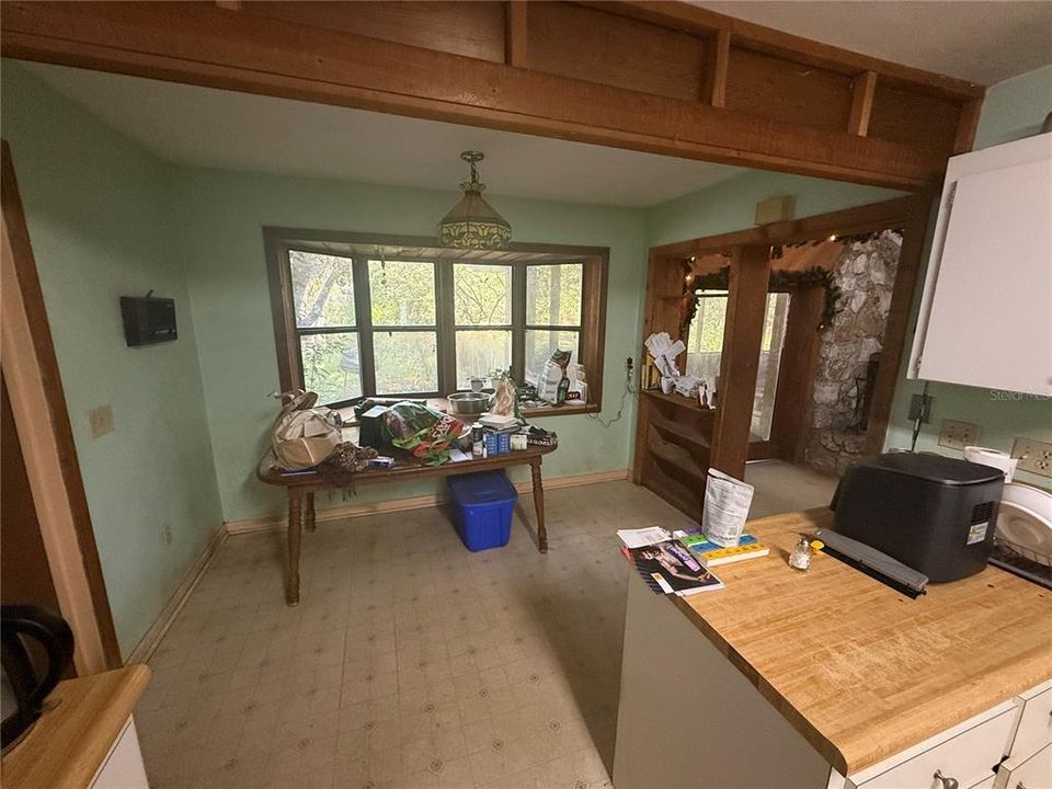 Activo con contrato: $199,900 (4 camas, 3 baños, 2593 Pies cuadrados)