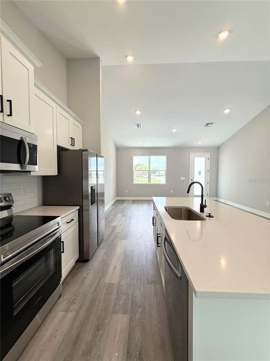Activo con contrato: $299,900 (3 camas, 2 baños, 1446 Pies cuadrados)