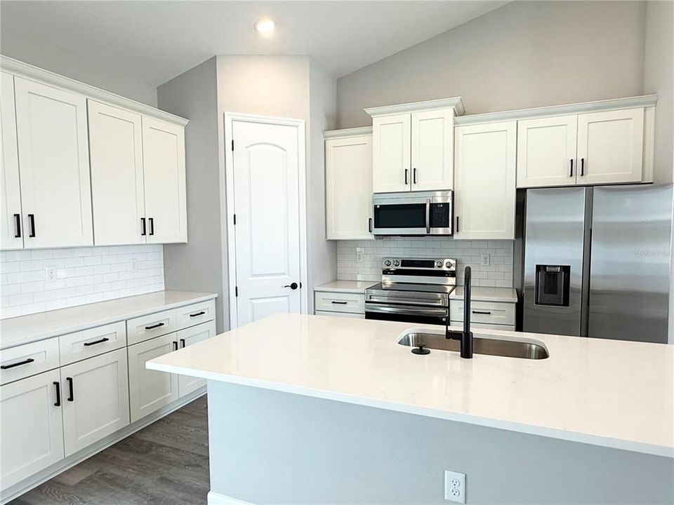 Activo con contrato: $299,900 (3 camas, 2 baños, 1446 Pies cuadrados)