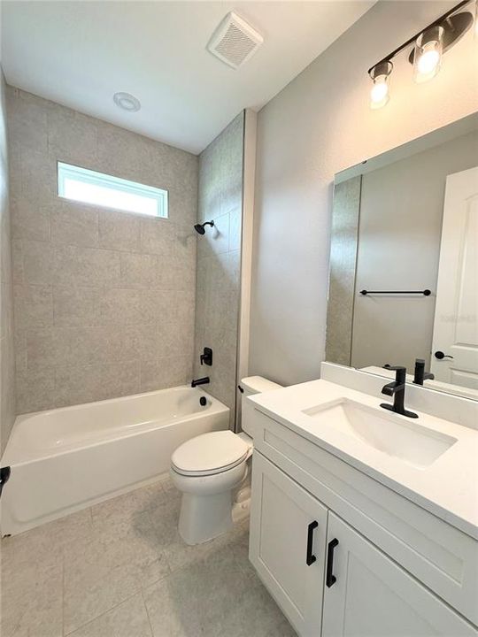 Activo con contrato: $299,900 (3 camas, 2 baños, 1446 Pies cuadrados)