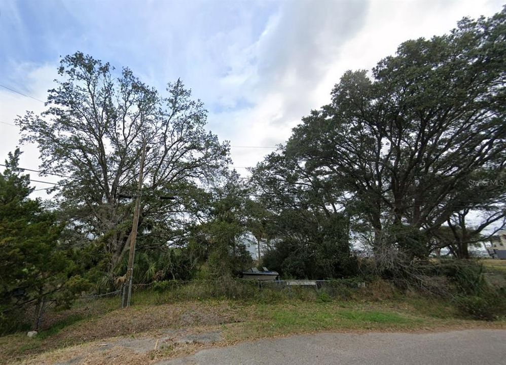 待售: $549,999 (1.30 acres)