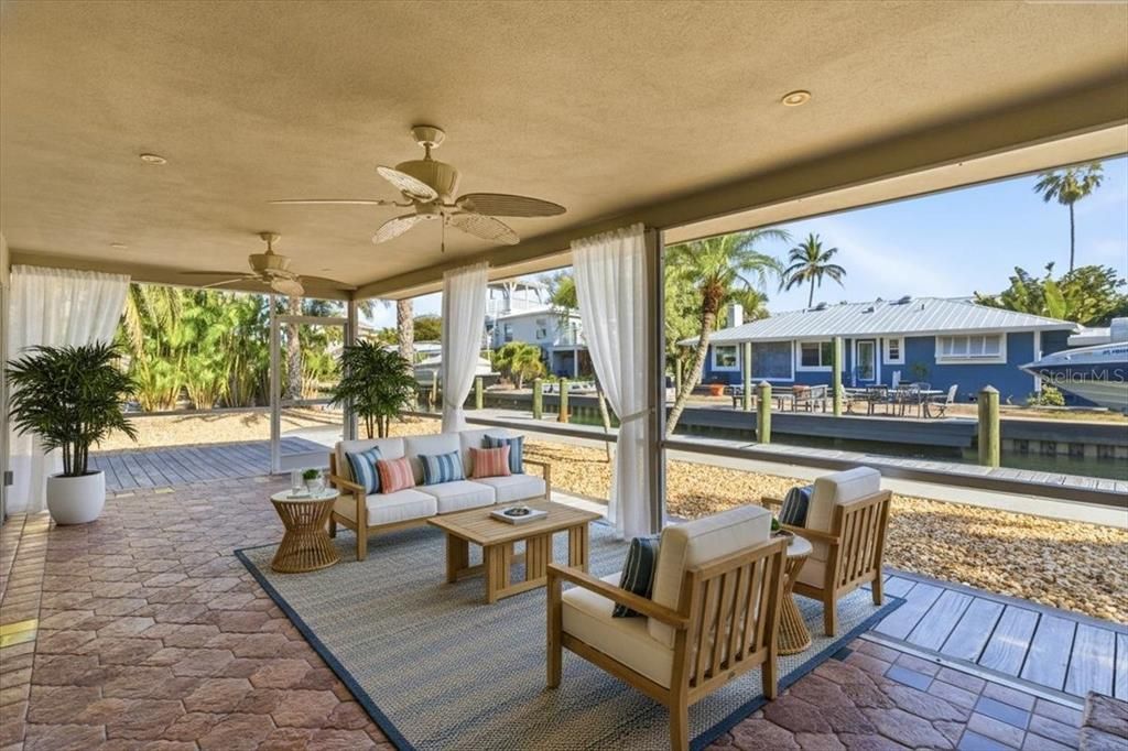 For Sale: $1,050,000 (2 beds, 2 baths, 1346 Square Feet)