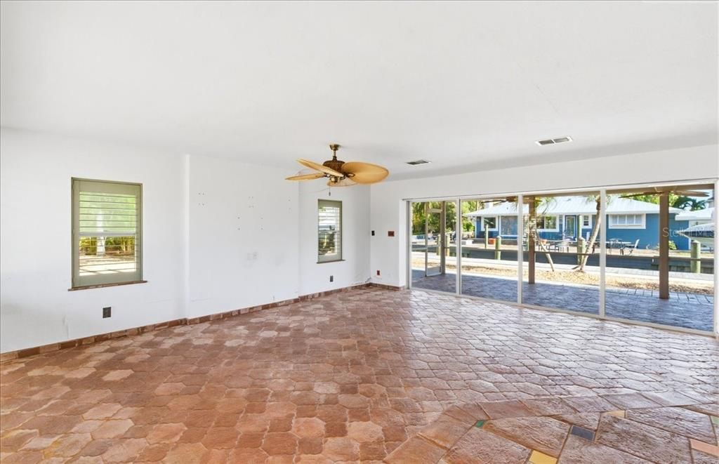 For Sale: $1,050,000 (2 beds, 2 baths, 1346 Square Feet)