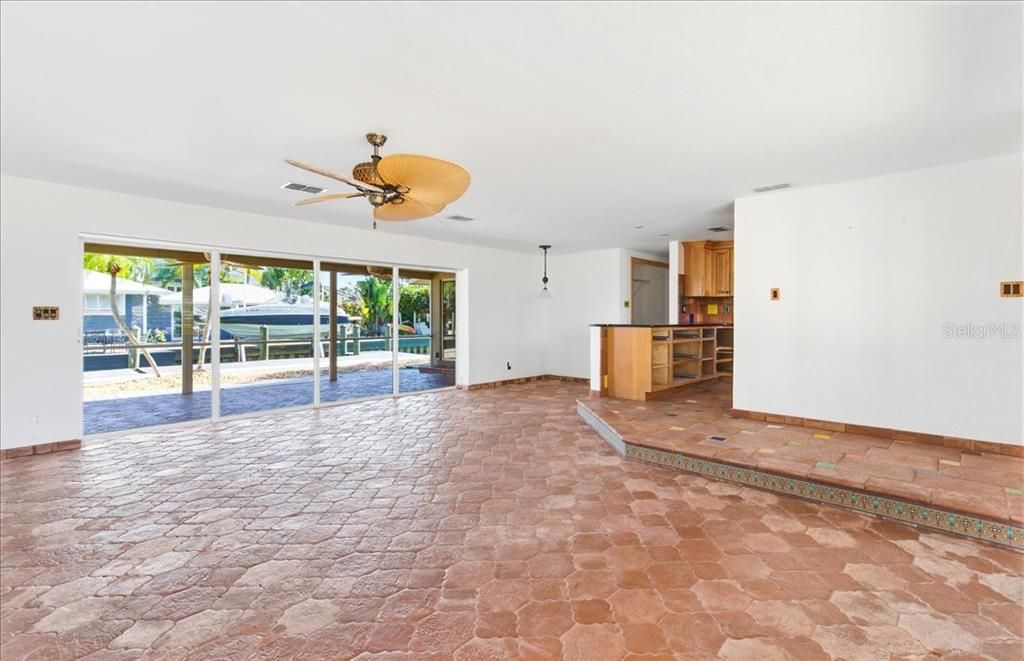 For Sale: $1,050,000 (2 beds, 2 baths, 1346 Square Feet)
