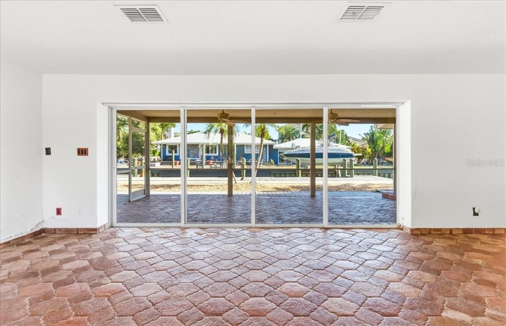 For Sale: $1,050,000 (2 beds, 2 baths, 1346 Square Feet)