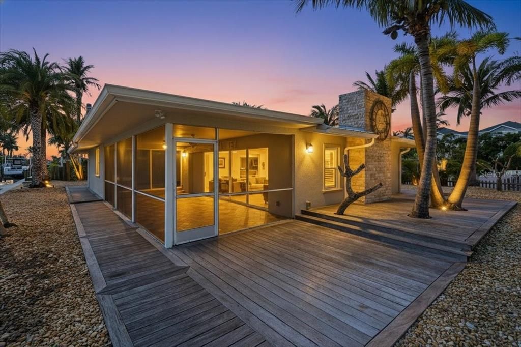 For Sale: $1,050,000 (2 beds, 2 baths, 1346 Square Feet)