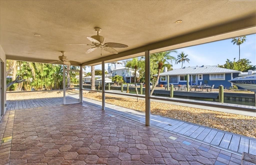 For Sale: $1,050,000 (2 beds, 2 baths, 1346 Square Feet)