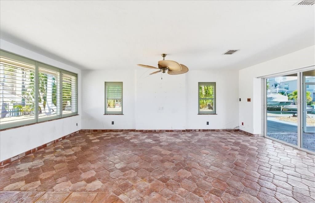 For Sale: $1,050,000 (2 beds, 2 baths, 1346 Square Feet)