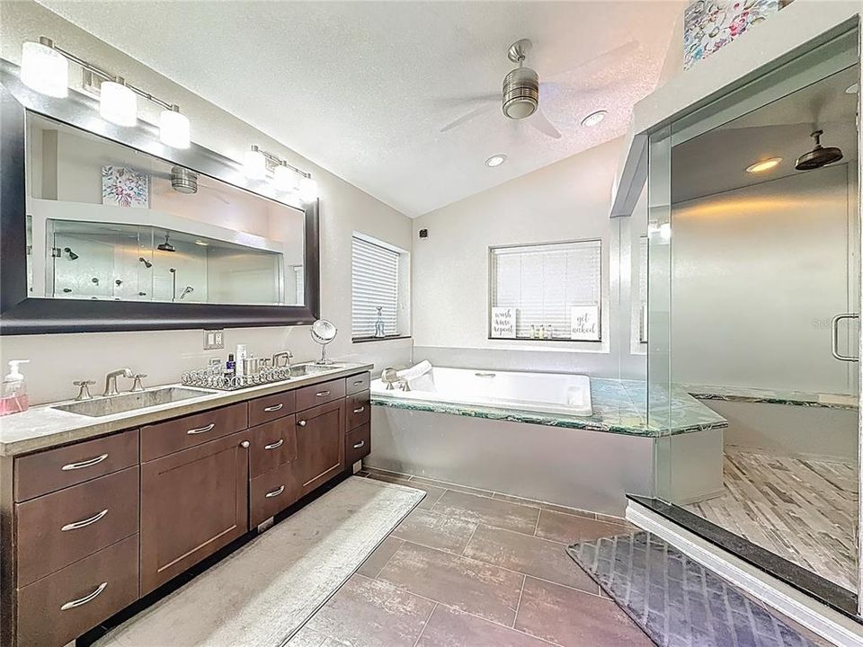 En Venta: $1,499,900 (5 camas, 4 baños, 4172 Pies cuadrados)