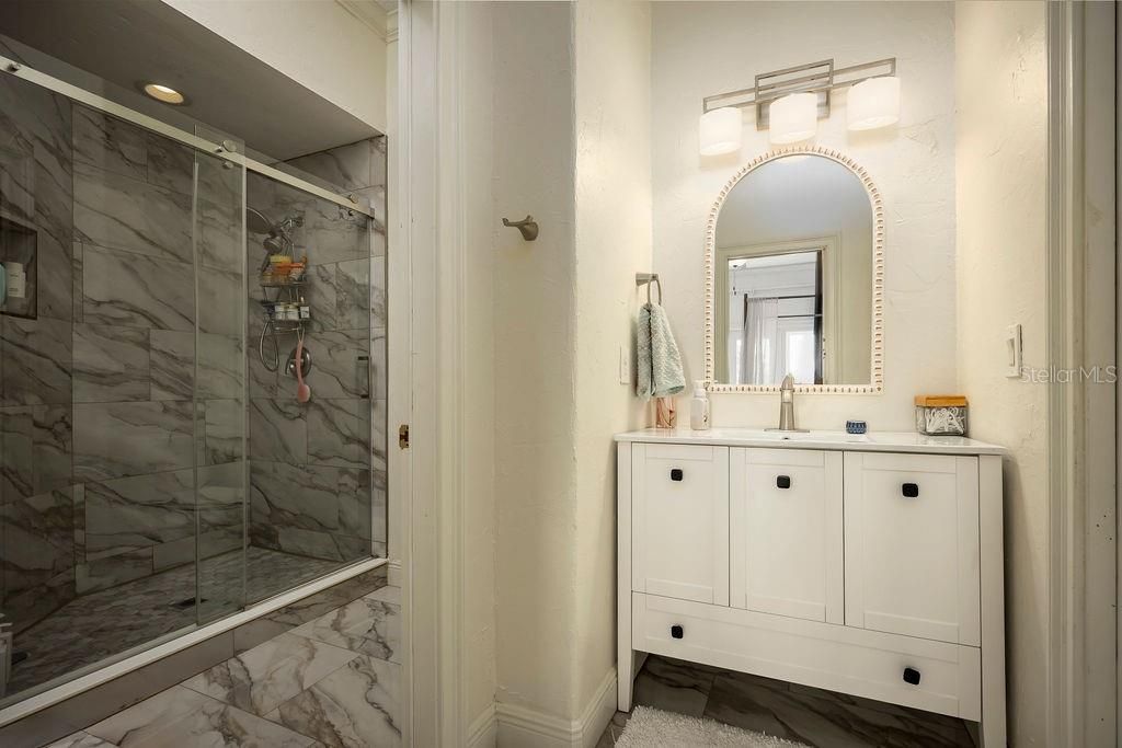 Active With Contract: $4,599,000 (5 beds, 5 baths, 7740 Square Feet)