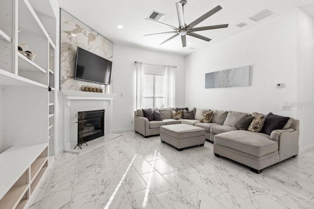 Activo con contrato: $849,000 (4 camas, 3 baños, 2737 Pies cuadrados)
