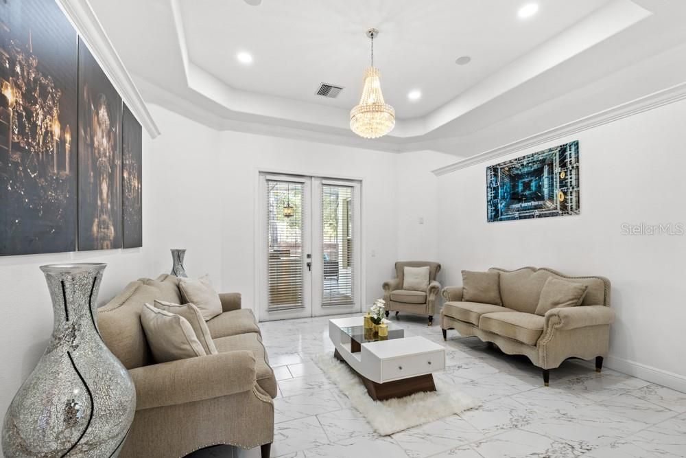 Activo con contrato: $849,000 (4 camas, 3 baños, 2737 Pies cuadrados)