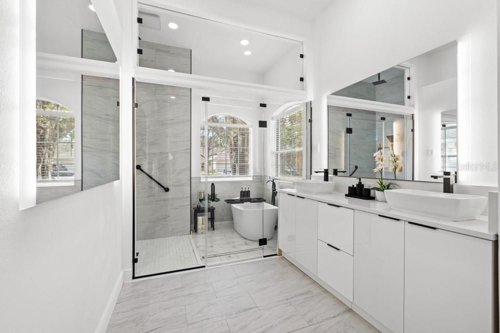 Activo con contrato: $849,000 (4 camas, 3 baños, 2737 Pies cuadrados)