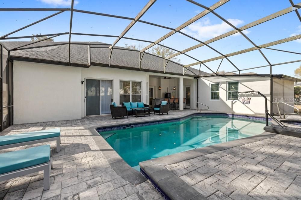 Activo con contrato: $849,000 (4 camas, 3 baños, 2737 Pies cuadrados)