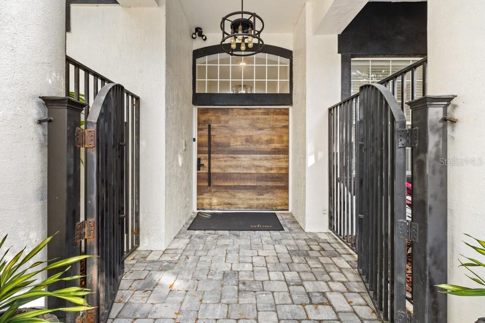 Activo con contrato: $849,000 (4 camas, 3 baños, 2737 Pies cuadrados)