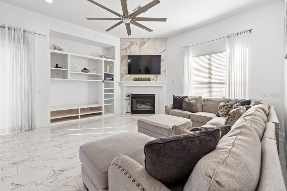Activo con contrato: $849,000 (4 camas, 3 baños, 2737 Pies cuadrados)