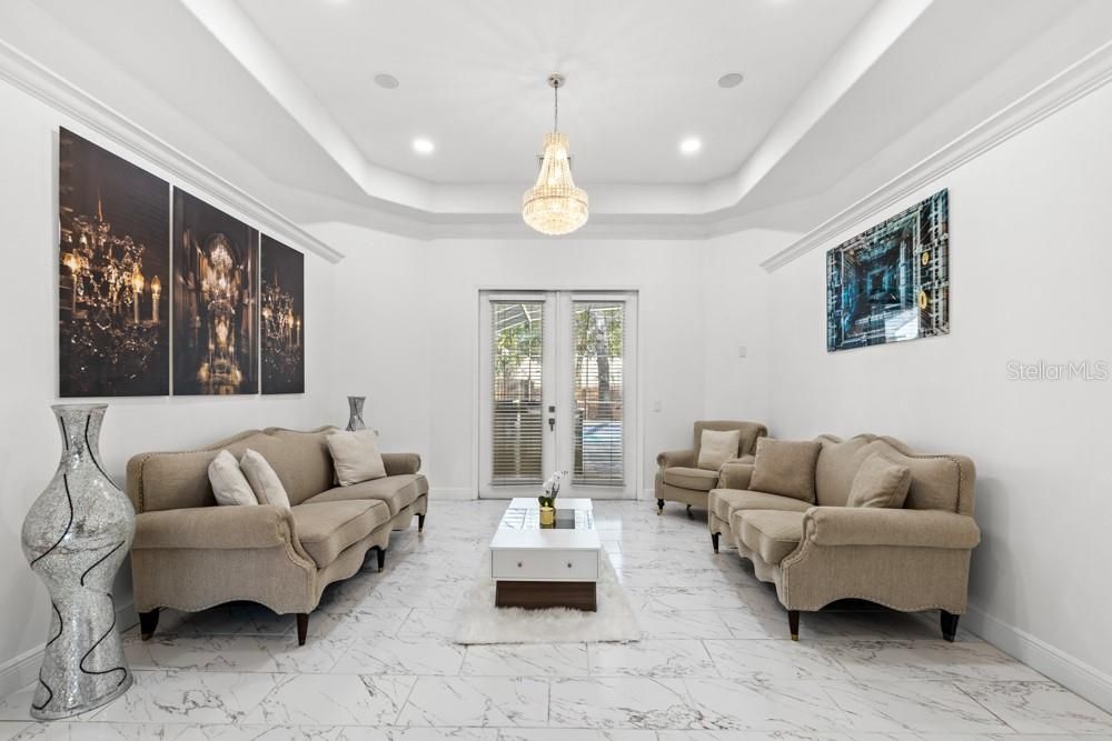 Activo con contrato: $849,000 (4 camas, 3 baños, 2737 Pies cuadrados)