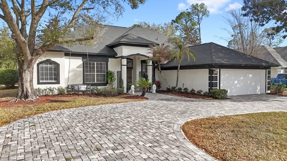 Activo con contrato: $849,000 (4 camas, 3 baños, 2737 Pies cuadrados)