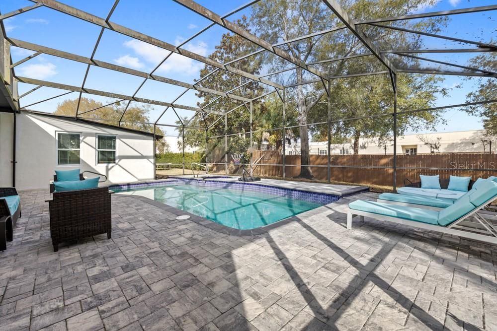 Activo con contrato: $849,000 (4 camas, 3 baños, 2737 Pies cuadrados)