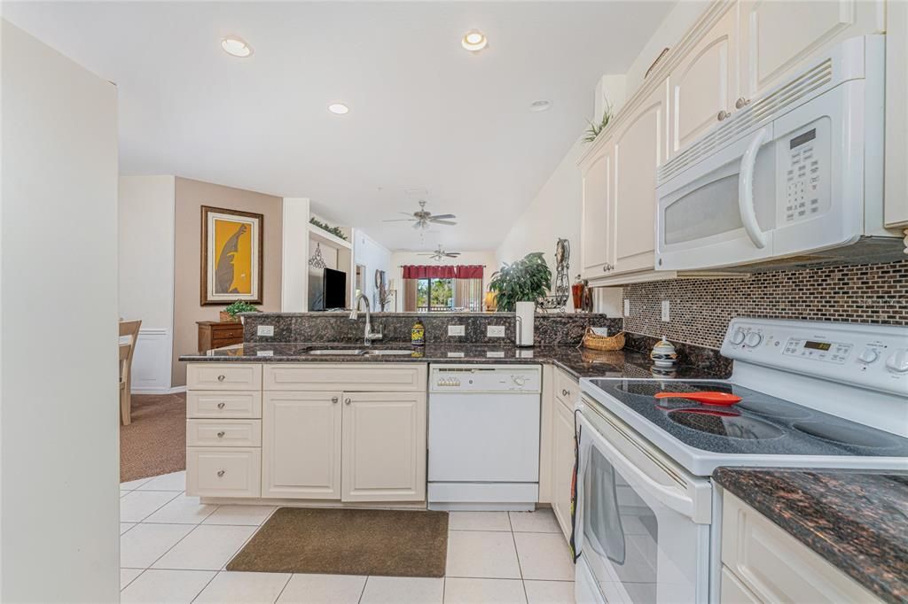 Active With Contract: $199,900 (3 beds, 2 baths, 1525 Square Feet)