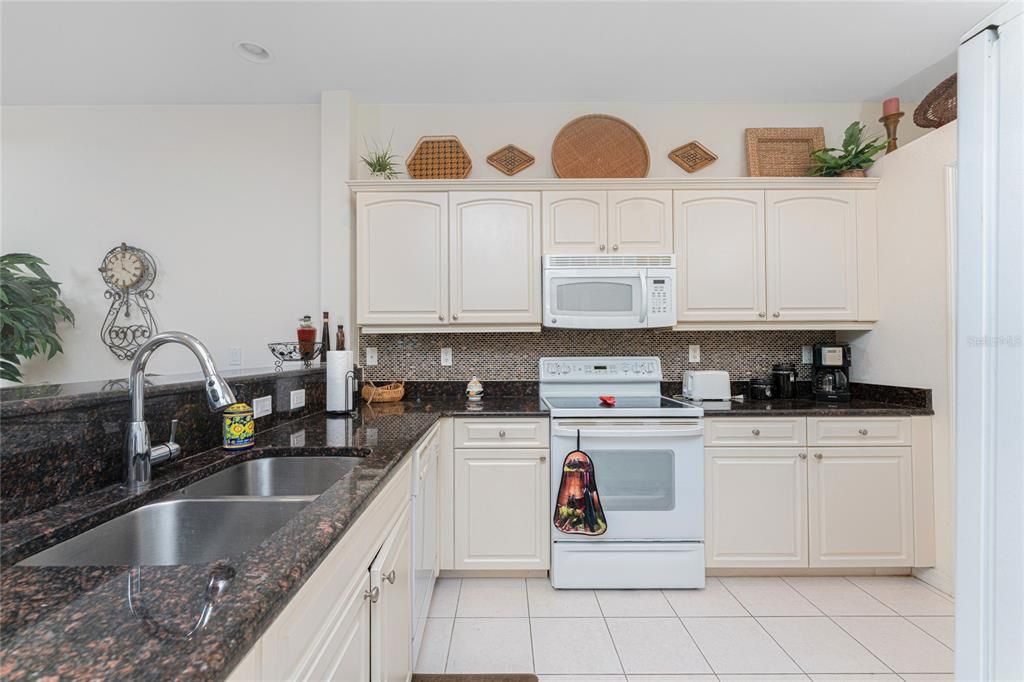 Active With Contract: $199,900 (3 beds, 2 baths, 1525 Square Feet)
