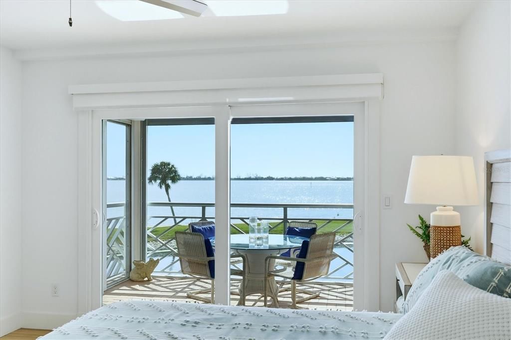 For Sale: $1,495,000 (3 beds, 3 baths, 2103 Square Feet)