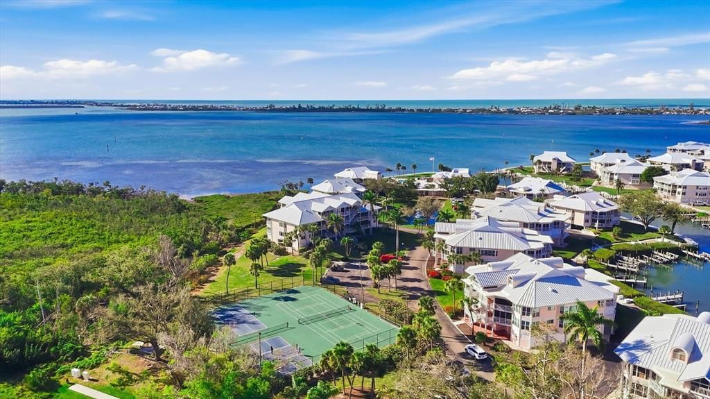 For Sale: $1,495,000 (3 beds, 3 baths, 2103 Square Feet)