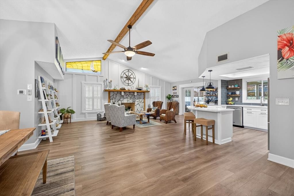 Activo con contrato: $545,000 (3 camas, 2 baños, 2164 Pies cuadrados)