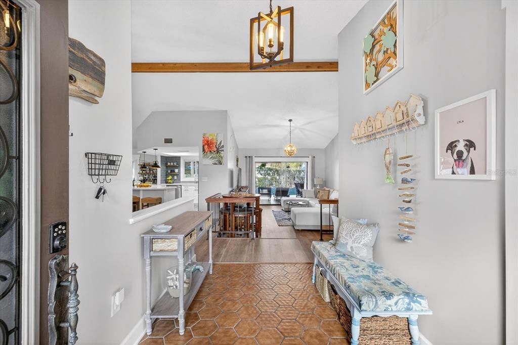 Activo con contrato: $545,000 (3 camas, 2 baños, 2164 Pies cuadrados)