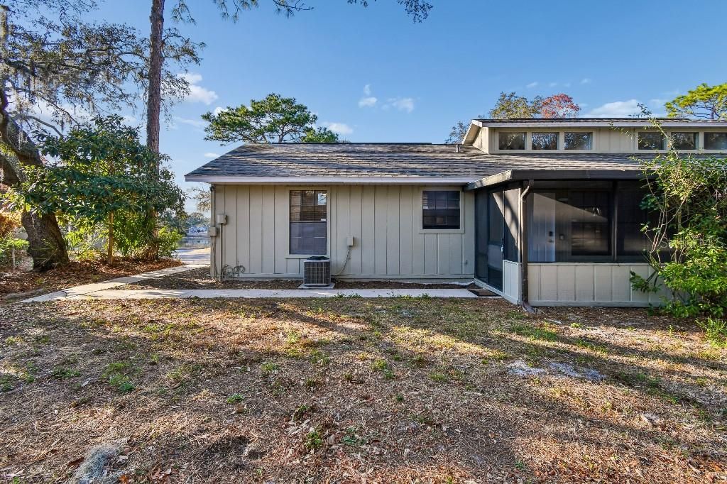 Active With Contract: $164,900 (2 beds, 2 baths, 938 Square Feet)