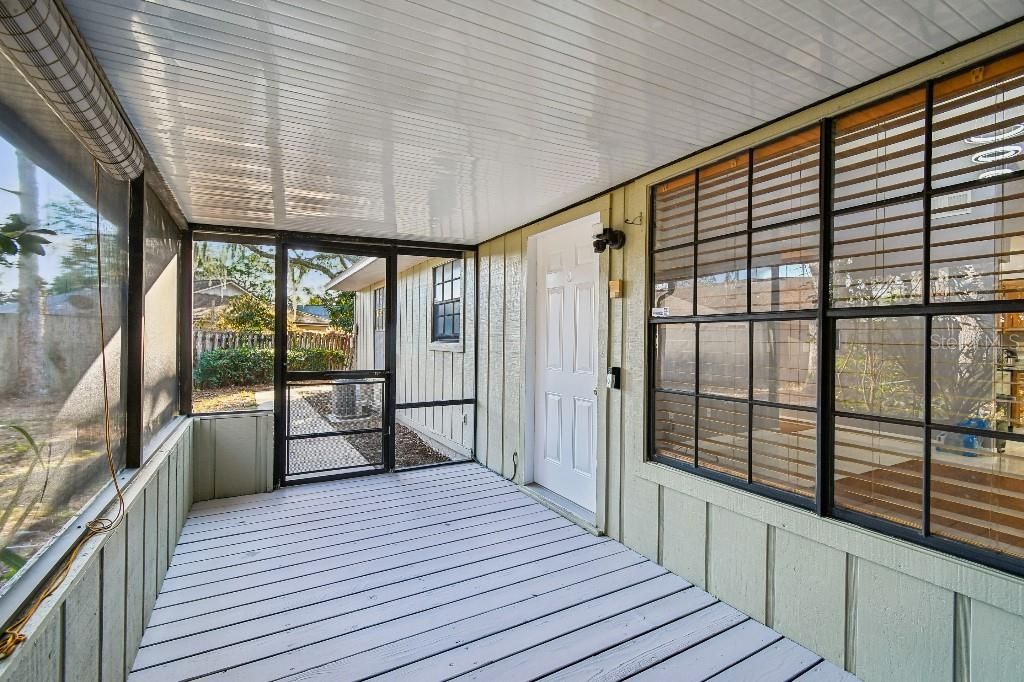 Active With Contract: $164,900 (2 beds, 2 baths, 938 Square Feet)