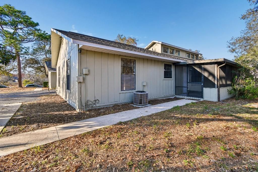 Active With Contract: $164,900 (2 beds, 2 baths, 938 Square Feet)