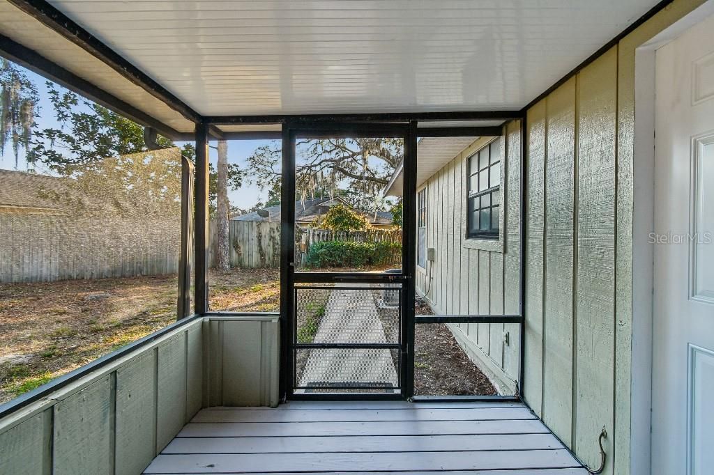 Active With Contract: $164,900 (2 beds, 2 baths, 938 Square Feet)