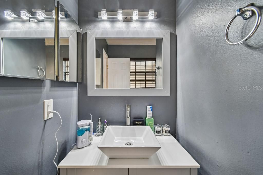 Active With Contract: $164,900 (2 beds, 2 baths, 938 Square Feet)