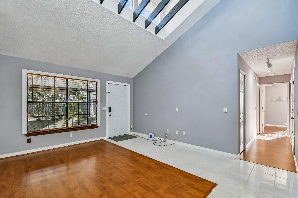 Active With Contract: $164,900 (2 beds, 2 baths, 938 Square Feet)