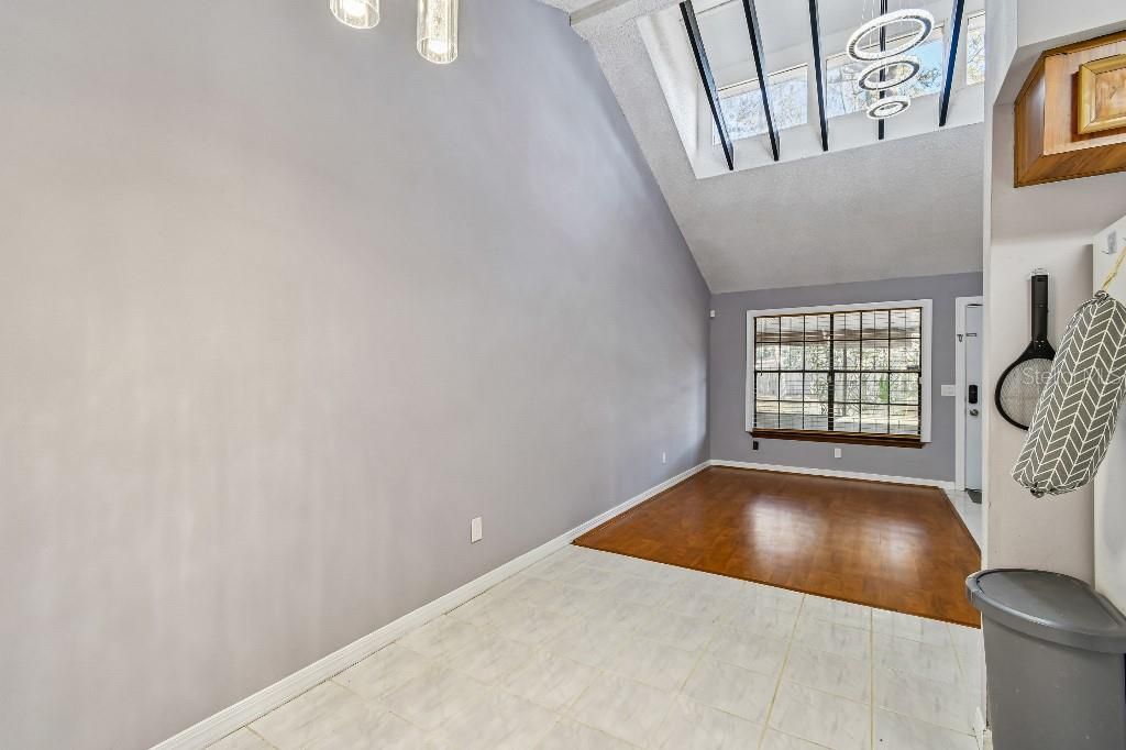 Active With Contract: $164,900 (2 beds, 2 baths, 938 Square Feet)