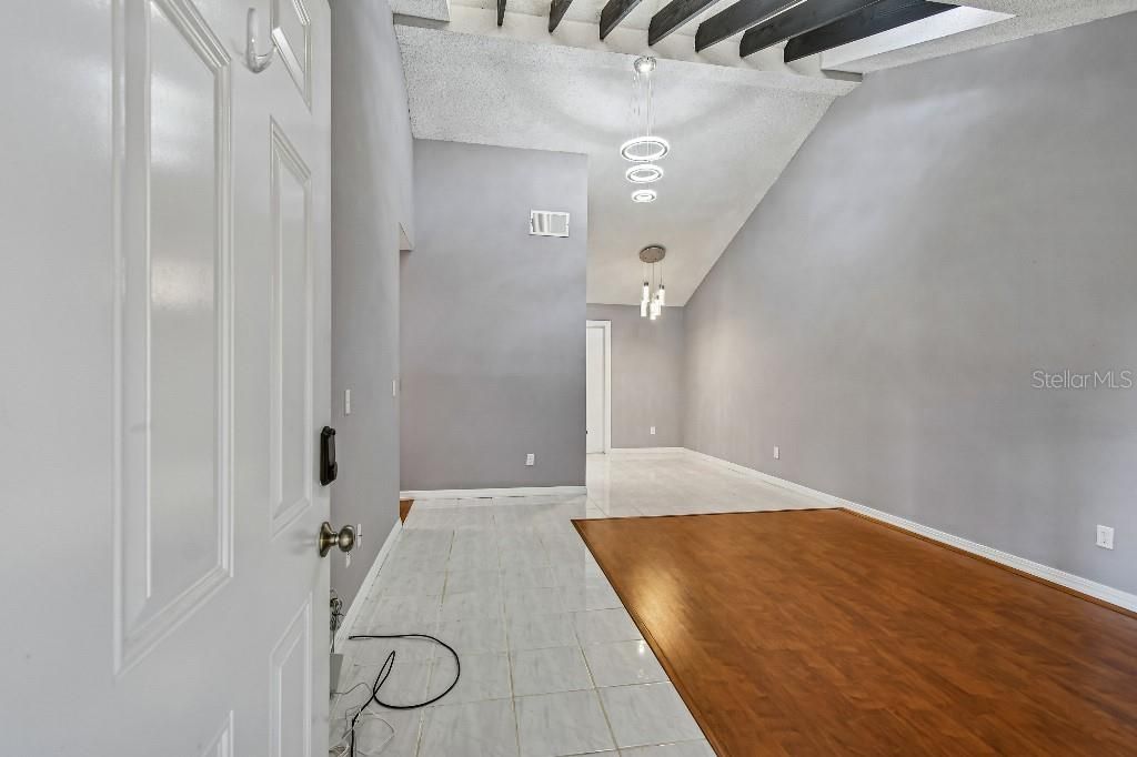 Active With Contract: $164,900 (2 beds, 2 baths, 938 Square Feet)