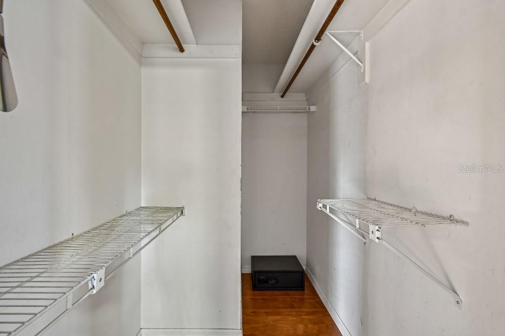 Active With Contract: $164,900 (2 beds, 2 baths, 938 Square Feet)