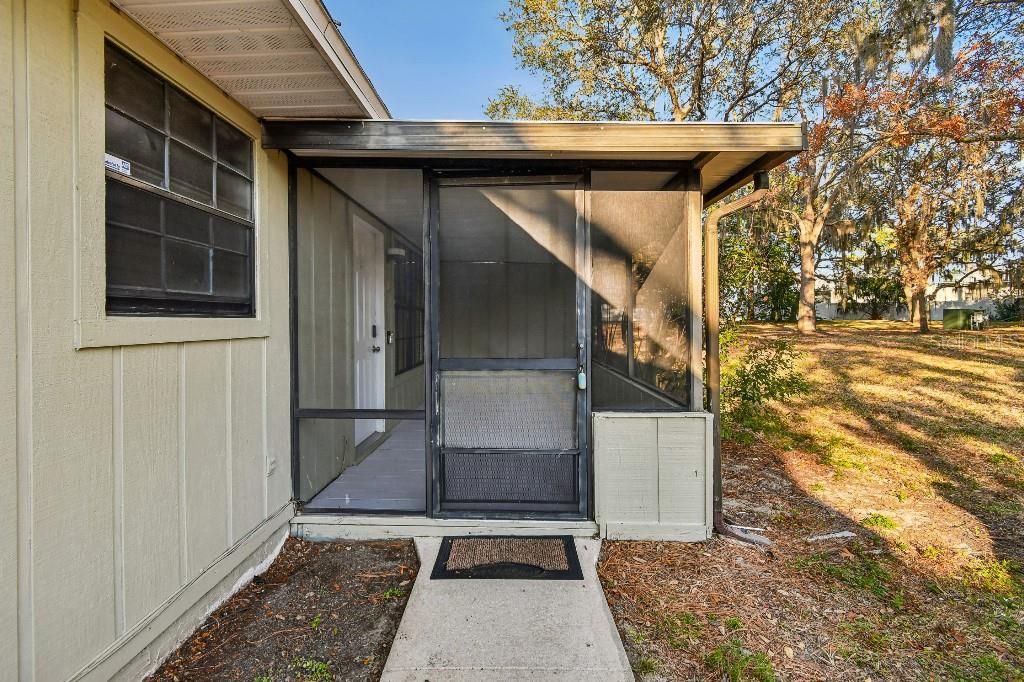 Active With Contract: $164,900 (2 beds, 2 baths, 938 Square Feet)