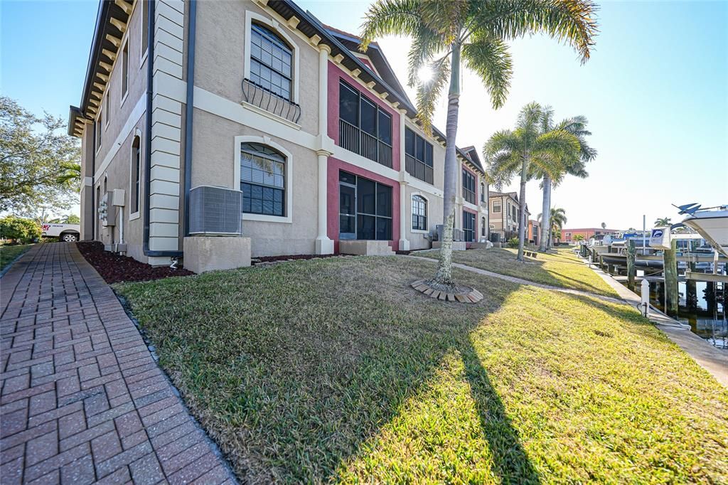 Activo con contrato: $339,900 (3 camas, 2 baños, 1586 Pies cuadrados)