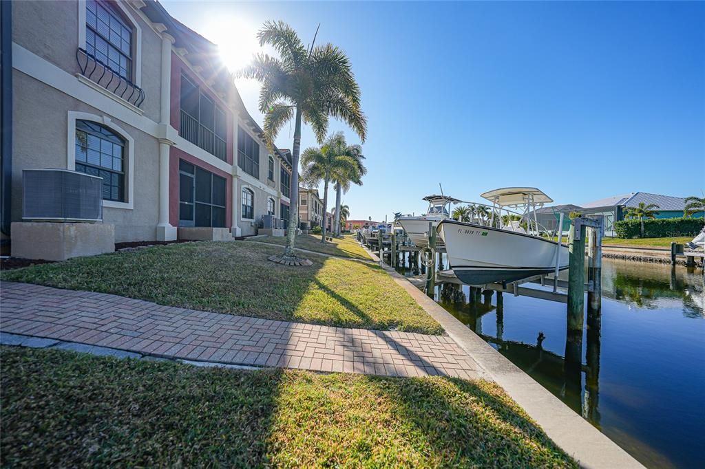 Activo con contrato: $339,900 (3 camas, 2 baños, 1586 Pies cuadrados)