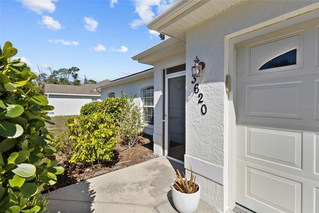 For Rent: $2,750 (3 beds, 2 baths, 1226 Square Feet)