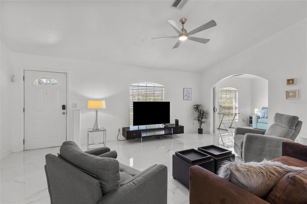 For Rent: $2,750 (3 beds, 2 baths, 1226 Square Feet)