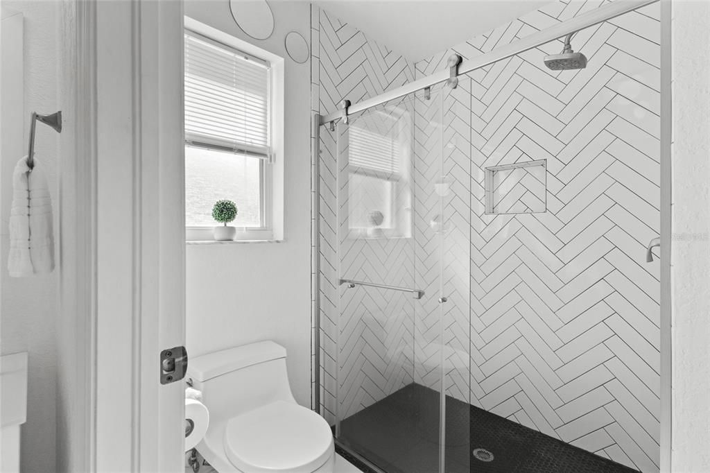 For Rent: $2,750 (3 beds, 2 baths, 1226 Square Feet)