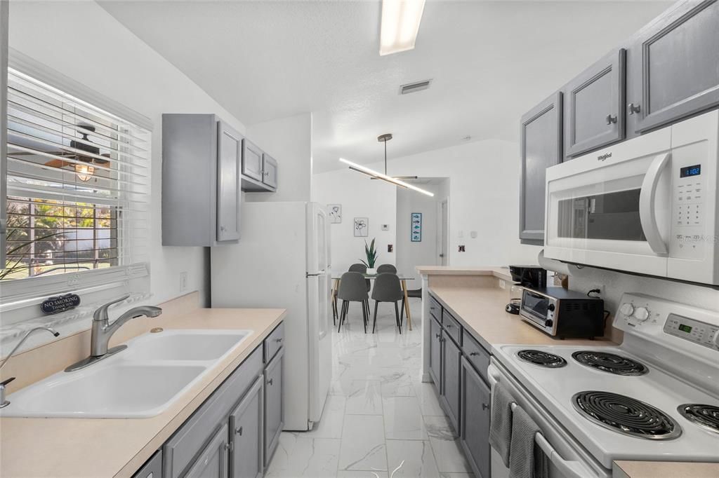 For Rent: $2,750 (3 beds, 2 baths, 1226 Square Feet)