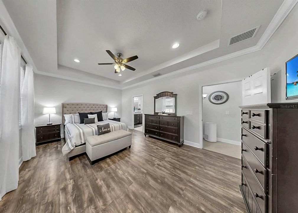 Active With Contract: $749,900 (5 beds, 3 baths, 3612 Square Feet)