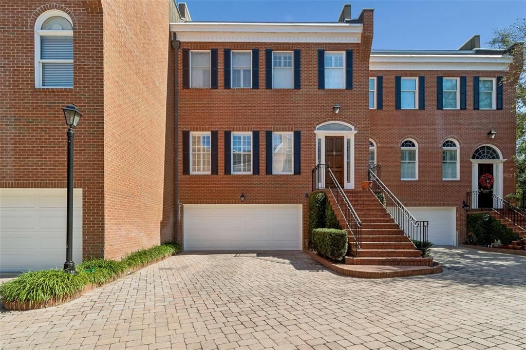 Vendido Recientemente: $1,249,900 (3 camas, 3 baños, 3749 Pies cuadrados)